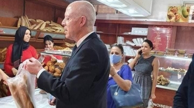 قيس سعيد يرد على محاولة إغتياله بتحوله إلى إحدى المخابز (صور)