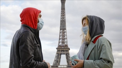 باريس في حالة تأهب قصوى بعد تسجيل أكثر من 12 ألف اصابة بكورونا