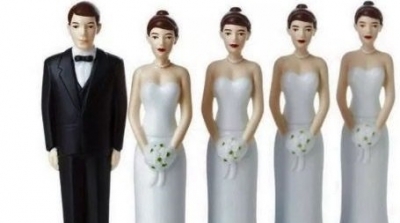 فرنسا تهدد متعددي الزوجات بإجراءات جديدة.. التسوية أو الطرد