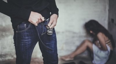 العمران: شاب يغرر بقاصر ويعاشرها معاشرة الأزواج