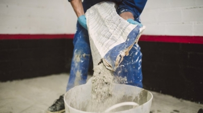 رسمي : إلغاء قرار استعمال أكياس البلاستيك لتعبئة الإسمنت