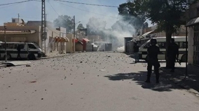 سبيطلة : محتجون يضرمون النار في سيارة تابعة للبلدية (صور)