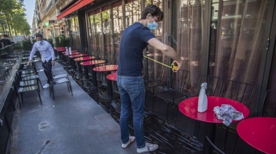 بنزرت: إعادة استعمال الطاولات والكراسي في المقاهي والمطاعم