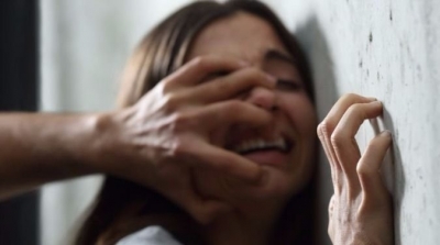 القاء القبض على أب حاول الإعتداء بالفاحشة على ابنته