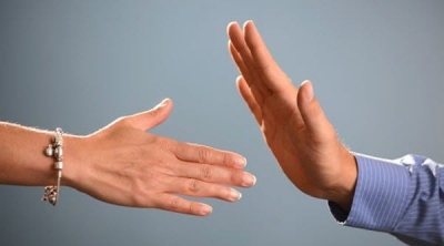 حرمان طبيب لبناني من الحصول على الجنسية الألمانية لإمتناعه عن مصافحة إمرأة 