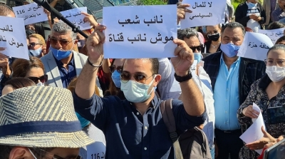 صحفيون يحتجون أمام البرلمان ضد تنقيح المرسوم 116