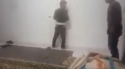 صادم في السواسي : رجل يحاول اغتصاب طفل و يضربه و هو عاري 