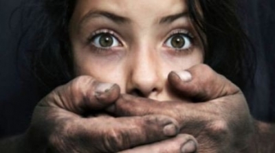 سوسة : شاب يهدد طفلة الـ10 سنوات بسكين و يحاول تحويل وجههتا