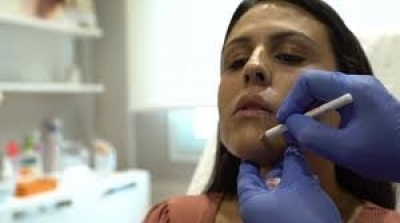 ظهور أطباء التجميل في برامج إعلامية بمقابل مادي : عمادة الاطباء تحذر 