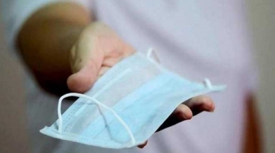 طلب منها ارتداء الكمامة...فسددت له 27 طعنة