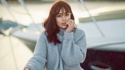 عائشة عطية تعلن عن حملها خارج إطار الزواج.. هل هي كذبة أخرى ؟