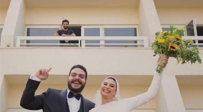 جلسة تصوير عروسين مع محمد صلاح في العزل الذاتي 