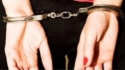 إيقاف فتاة تبيع الخمر خلسة في الكبارية 