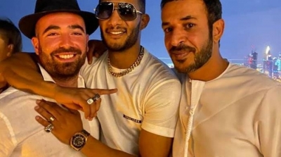 إيقاف محمد رمضان عن التمثيل بعد معانقته لفنان إسرائيلي 