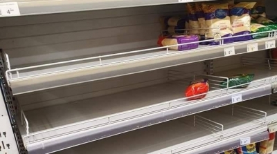 بالصور : التونسيون يتهافتون على المواد الغذائية قبيل الغلق الشامل 