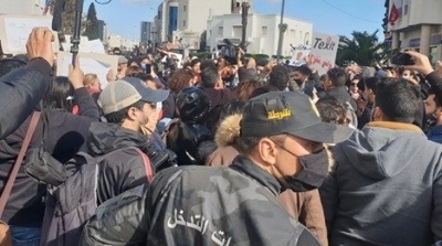 إشتباكات بين المحتجين و أعوان الأمن أمام البرلمان 