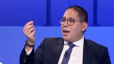 محمود البارودي يستظهر بقطعة من مخدر ''الزطلة'' في برنامج ''وحش الشاشة''