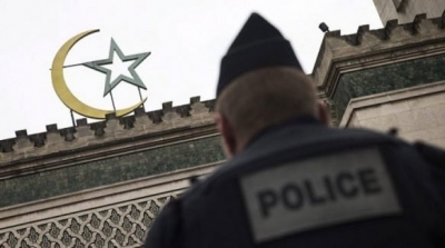 فرنسا تغلق 17 مسجدا بدعوى صلتها بـ''أنشطة انفصالية''