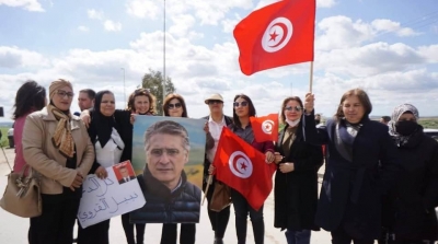 وقفة مساندة لنبيل القروي أمام سجن المرناقية 