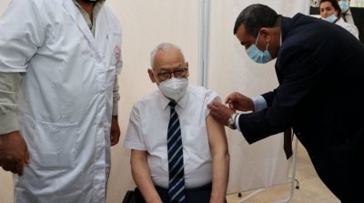 الغنوشي يتلقى الجرعة الأولى من لقاح كورونا (صور)