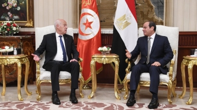السيسي في استقبال قيس سعيد لدى حلوله بمصر (صور)