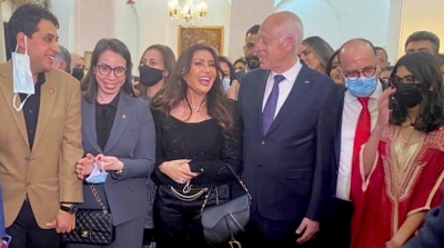 صورة نادرة لرئيس الجمهورية و هو يبتسم ( صورة )