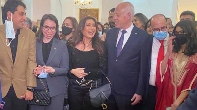 نادية عكاشة تظهر بحقيبة يد فاخرة سعرها 12 ألف دينار (صور)