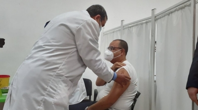 Hichem Mechichi se fait vacciner