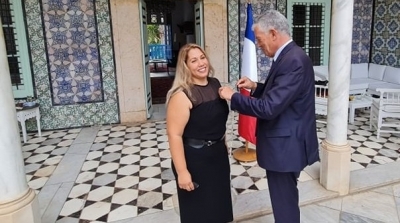 Mme Dhouha Sellaoui décorée des insignes de Chevalier dans l’Ordre des Palmes académiques françaises