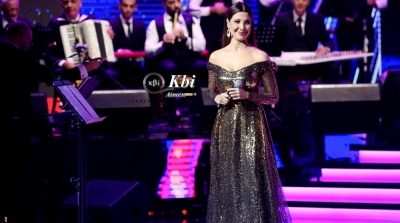 نانسي عجرم تخطف الأنظار بإطلالة ذهبية من تونس (صور)
